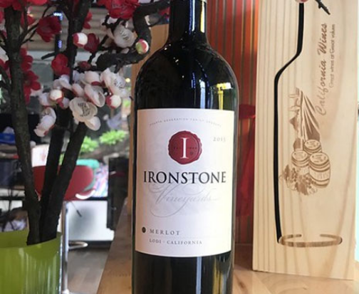 Rượu vang Mỹ Ironstone đỏ 2017