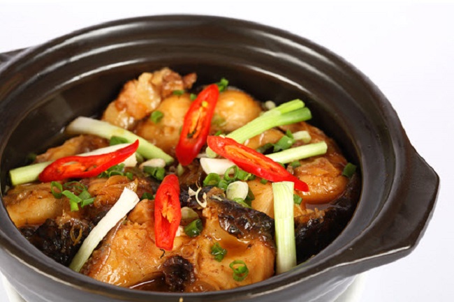 Cá nấu rượu vang