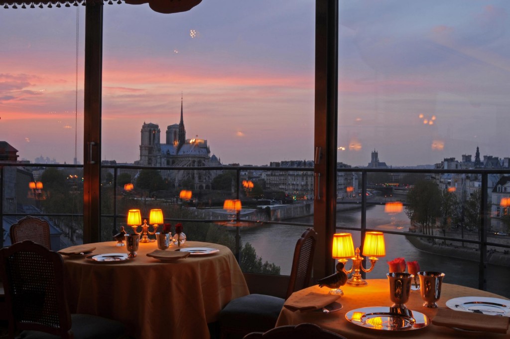 Paris là thành phố uống nhiều rượu vang nhất thế giới
