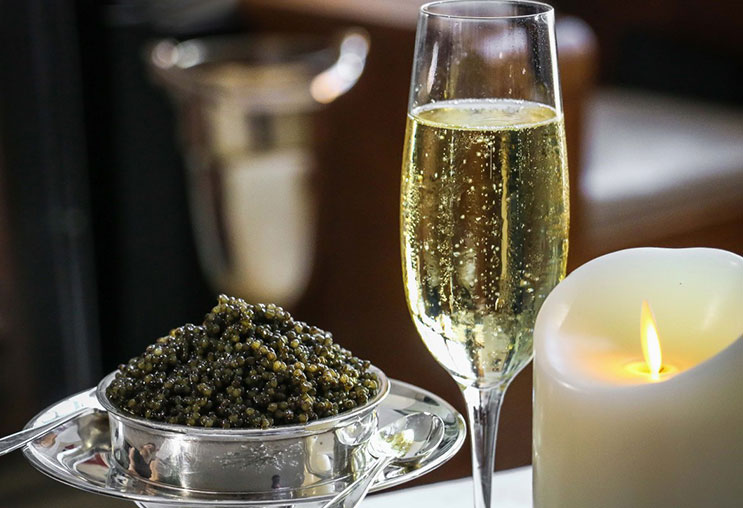 Trứng cá muối Caviar và Champagne