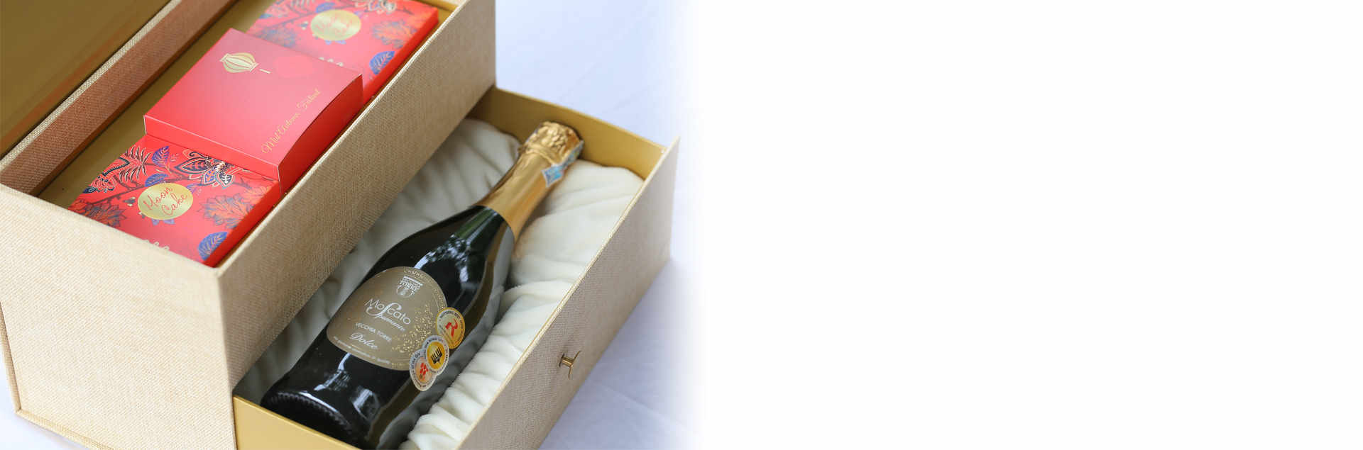 Vang Ý Moscato + Bánh trung thu cao cấp