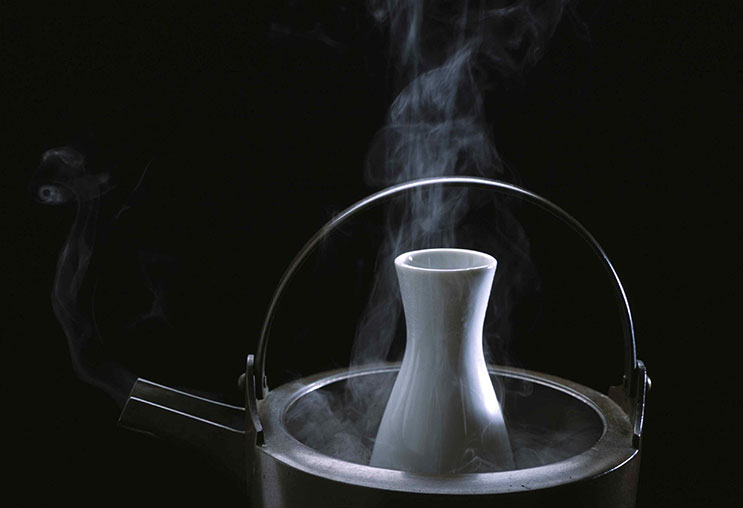 Làm thế nào để uống rượu sake đúng cách? Nóng hay lạnh?